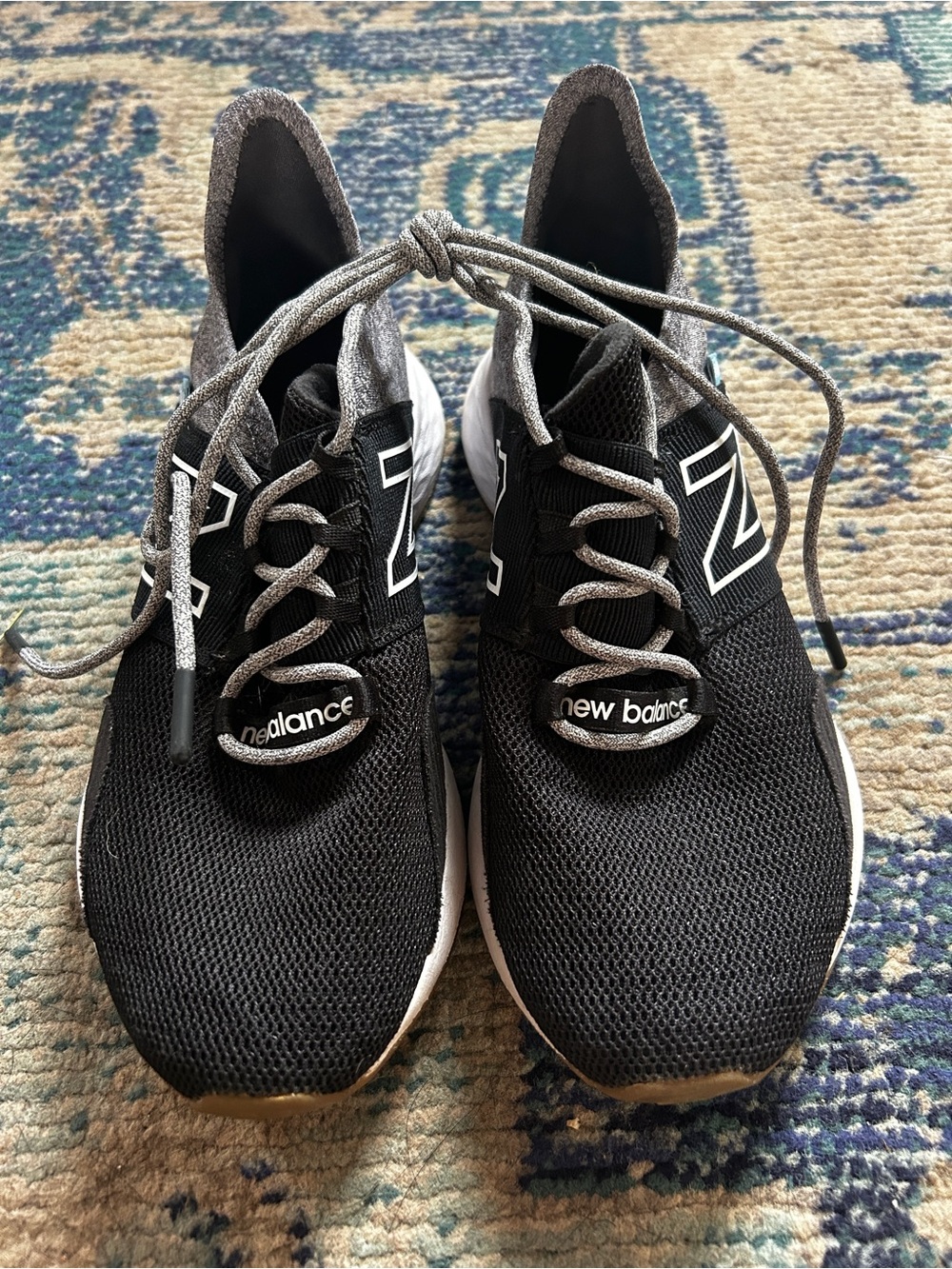 New Balance Fresh Foam Roav Women’s 7.5 Black Gray Running Shoes - Picture 2 of 9